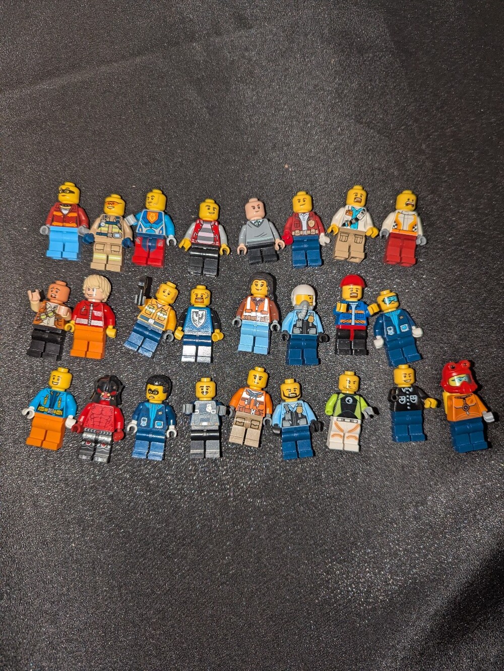 Lego Assorted Minifigure Lot Of 25 (2)